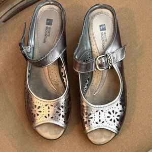 White Mountain Metallic Bronze Cutout Peep-Toe Sandals with Buckle Strap